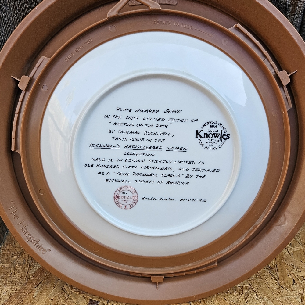 Norman Rockwell Portrait Plate with Brown Frame - Picture 13 of 16